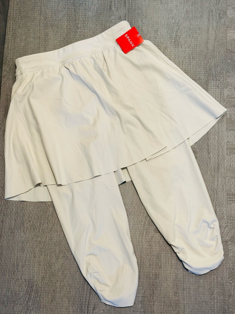 SPANX White Skorted Capri Leggings